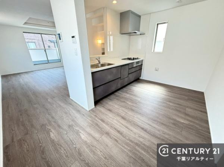 �L�b�`�� ��Ƃ肠�钲���X�y�[�X�ō�Ƃ����₷�����K�ȃL�b�`���ł��I
���q�l�ƈꏏ�ɂ��َq������y���߂�L�X�X�y�[�X�ł��B�y�����������ԂɂȂ肻���ł��ˁI