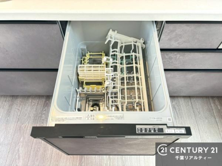 �L�b�`�� �H��@�t���̃L�b�`���ł��I�Z���������r��h�~�Ƃ��đ�ϊ��􂷂�֗��Ȏd�l�ł��I�r���g�C���Ȃ̂ŃL�b�`���̏ꏊ����炸�����X�y�[�X���L���g�����Ƃ��o���܂��I