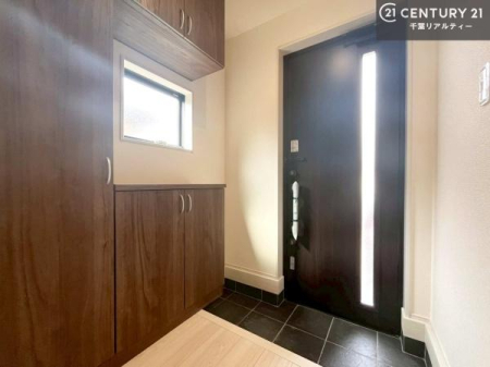 ���� �V���[�Y�{�b�N�X�t���B���ւ��Еt�����|�������₷���ł��I
�X�b�L���������ւŌ˂��J�����u�ԁA�������̂���S�n������Ԃ��o�}���Ă���܂��B