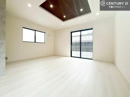 ���r���O �D�����z���܂肪���r���O����ł���ċ��S�n�̗ǂ���Ԃ����o���Ă���܂��I
���났�̎��Ԃ��߂����܂��I