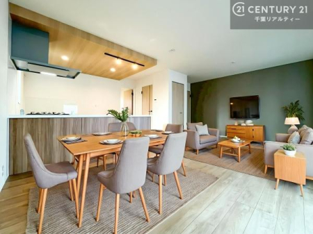 ���r���O �Ƌ��CG�p�[�X�ł��B�S�n�ǂ����r���O�͉Ƒ������R�ƏW�܂�܂��B�Ƒ��c�R�̎��Ԃ����������ł��B���Ƒ��ƁA����w�[���������Ԃ��߂��������ł��ˁB