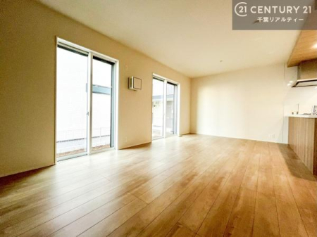 ���r���O �傫�ȑ����炽���Ղ�̗z���������閾�邢���r���O�B�J�����̂��郊�r���O�ŉƑ��c���̂��났�̎��Ԃ��߂����܂��I�����̂����w�\�ł��I���񌻒n�ŗz������Ȃǂ��̊����������܂��I