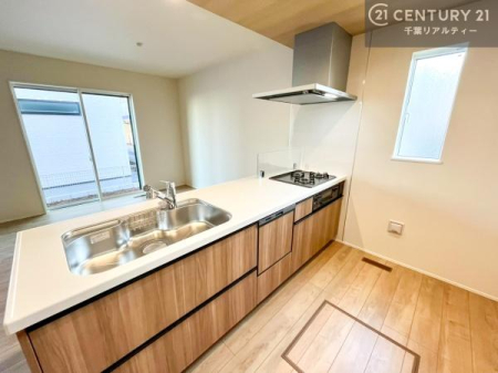 �L�b�`�� ��Ƃ����₷���V�X�e���L�b�`���ł��I���[����������t���Ă���̂ŁA�����X�y�[�X�ɕ���u���Ȃ��čςނ̂ŁA�L�X�g���āA���K�ɍ�Ƃ��ł��܂��I