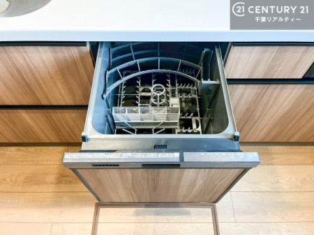 �L�b�`�� �H��@�t���̃L�b�`���ł��I�Z���������r��h�~�Ƃ��đ�ϊ��􂷂�֗��Ȏd�l�ł��I�r���g�C���Ȃ̂ŃL�b�`���̏ꏊ����炸�����X�y�[�X���L���g�����Ƃ��o���܂��I