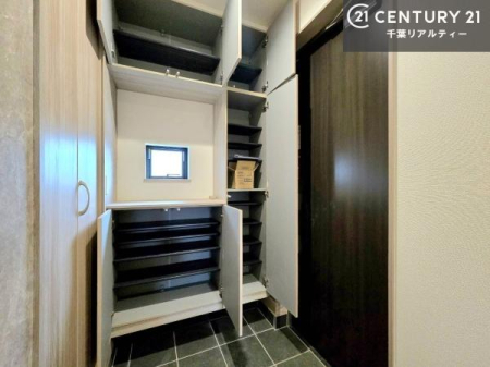 ���� �V���[�Y�{�b�N�X�t���Ȃ̂ŁA���ւ��Еt�����|�������₷���ł��I
�X�b�L���������ւŌ˂��J�����u�ԁA�������̂���S�n������Ԃ��o�}���Ă���܂��B