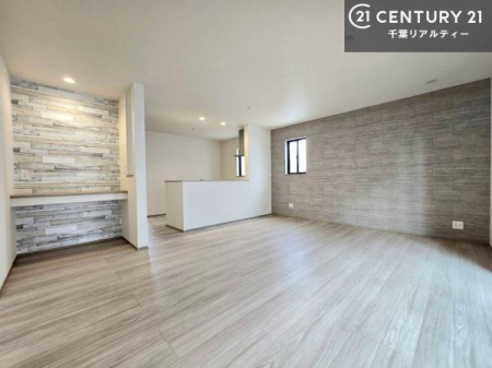 ���r���O ���I�ŃX�^�C���b�V���ȋ�Ԃ����o�B�L�b�`������̎������ʂ�₷���A�Ƒ��◈�q�����R�~���j�P�[�V�������Ƃ�₷�����ʂȃ��r���O�_�C�j���O�X�y�[�X�I