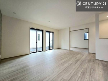 ���r���O �傫�ȑ����炽���Ղ�̗z���������閾�邢���r���O�B�J�����̂��郊�r���O�ŉƑ��c���̂��났�̎��Ԃ��߂����܂��I�����̂����w�\�ł��I���񌻒n�ŗz������Ȃǂ��̊����������܂��I