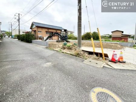 �O�ʓ��H�܂ތ��n�ʐ^ ���邭�J���I�Ȋp�n�ł�������ґ�Ȃ��Z�܂������܂��񂩁B�z����ʕ��ǍD�ŋC�����悭���Z�܂����������܂��B