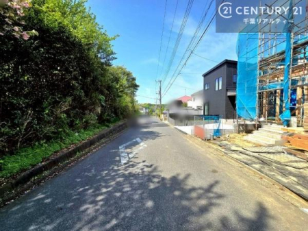 �O�ʓ��H�܂ތ��n�ʐ^ ���邭�J���I�Ȋp�n�ł�������ґ�Ȃ��Z�܂������܂��񂩁B�z����ʕ��ǍD�ŋC�����悭���Z�܂����������܂��B