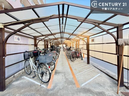 ���̑����p�� ���֏ꊮ���ŁA���q���܂̎��]�Ԃ�ʋΗp�̎��]�Ԃ����S���Ēu���܂��B���Ƒ��ɂ����ꂵ���֗��Ȑݔ��ł��B
�󂫏󋵂����C�y�ɂ��₢���킹���������B