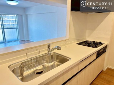 �L�b�`�� ��l�C�̑Ζʎ��V�X�e���L�b�`�����̗p���Ă��܂��I���Ƒ��̃R�~���j�P�[�V���������R�Ƒ�����݌v�ł��B
���q�l�ɂ��ڂ��͂��̂Ŋ������ł��ˁI�L�X�g���ĉ��K�ō�Ƃ��i�݂܂��B