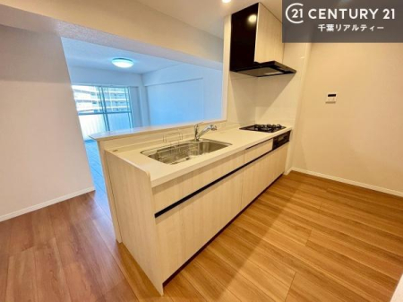 �L�b�`�� ��Ƃ肠�钲���X�y�[�X�ō�Ƃ����₷�����K�ȃL�b�`���ł��I
���q�l�ƈꏏ�ɂ��َq������y���߂�L�X�X�y�[�X�ł��B�y�����������ԂɂȂ肻���ł��ˁI