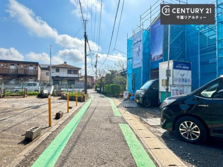 �O�ʓ��H�܂ތ��n�ʐ^ ���݌��z���B������͖��邭�J���I�ȃ��r���O��ŐV�ݔ��̃L�b�`���Ȃǉ��K�ȋ�Ԃ��L����܂��B�����������炱���g�V������炵�h�ւ̊��҂����܂�Z�܂��B�����������Ȃ����z���̗l�q���K���ł��B