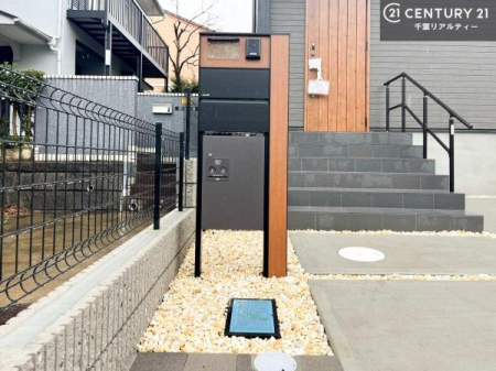 ���̑� �Ɨ��|�X�g��������ˌ��ďZ��B���֎������������Ƃ�����ۂŁA�X�֕��̎󂯎����X���[�Y�ɍs���܂��B�Z�܂��̊O�ςɂ����a�����g������̗ǂ��ݔ��ł��B