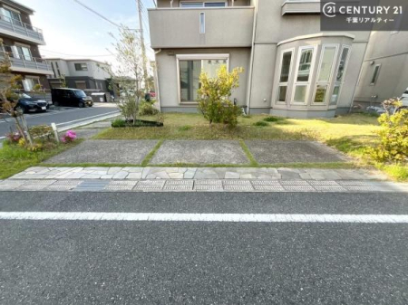 ���ԏ� ���ԃX�y�[�X��2�䕪����܂��I�Z�J���h�J�[�͂������A�o�C�N�⎩�]�ԂȂǂ��u���ꏊ�ɍ���܂���B