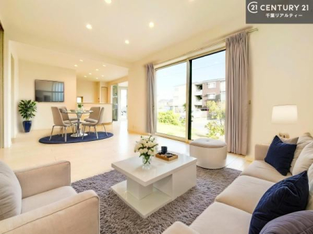 ���r���O �Ƌ��CG�p�[�X�ł��B�傫�ȑ����炽���Ղ�̗z���������閾�邢���r���O�B�J�����̂��郊�r���O�ŉƑ��c���̂��났�̎��Ԃ��߂����܂��I