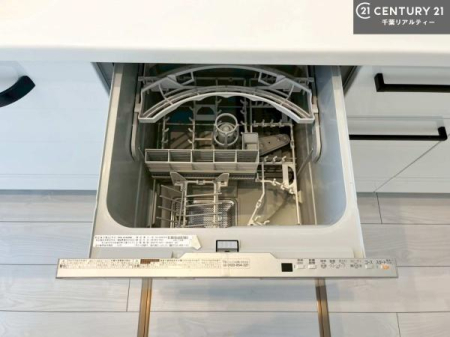 �L�b�`�� �H��@�t���̃L�b�`���ł��I�Z���������r��h�~�Ƃ��đ�ϊ��􂷂�֗��Ȏd�l�ł��I�r���g�C���Ȃ̂ŃL�b�`���̏ꏊ����炸�����X�y�[�X���L���g�����Ƃ��o���܂��I