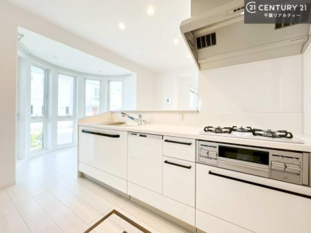 �L�b�`�� ��l�C�̑Ζʎ��V�X�e���L�b�`�����̗p���Ă��܂��I���Ƒ��̃R�~���j�P�[�V���������R�Ƒ�����݌v�ł��B
���q�l�ɂ��ڂ��͂��̂Ŋ������ł��ˁB���[�͂�����܂��I