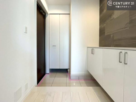 ���� �V���[�Y�{�b�N�X�t���B���ւ��Еt�����|�������₷���ł��I
�X�b�L���������ւŌ˂��J�����u�ԁA�������̂���S�n������Ԃ��o�}���Ă���܂��B