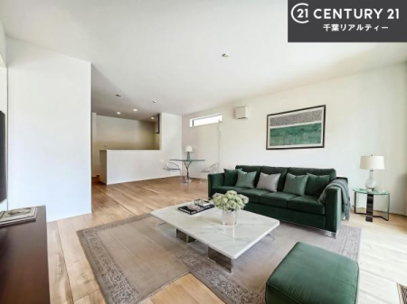 ���r���O �Ƌ��CG�p�[�X�ł��B�J�����̂���L�XLDK�I�\�t�@�[��_�C�j���O�e�[�u����u���Ă������ɂȂ�Ȃ��̂ŉ��K�ɉ߂����܂��I�R�~���j�P�[�V���������₷�����r���O�ł��I