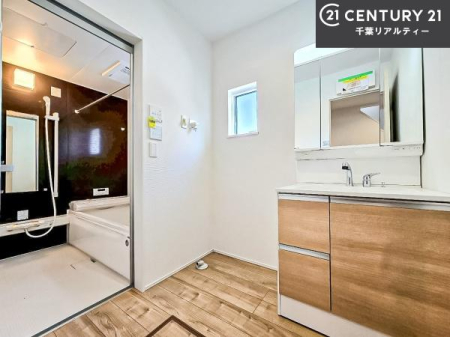 ���ʑ�E���ʏ� �O�ʋ��d�l�̐��ʏ��́A�g�����Ȃ݂����₷������I���͎��[�ɂȂ��Ă��܂��B�h���C���[�₨���ϓ����Еt������̂Ő��ʑ������X�b�L���ƌ����邱�Ƃ��o���܂��I