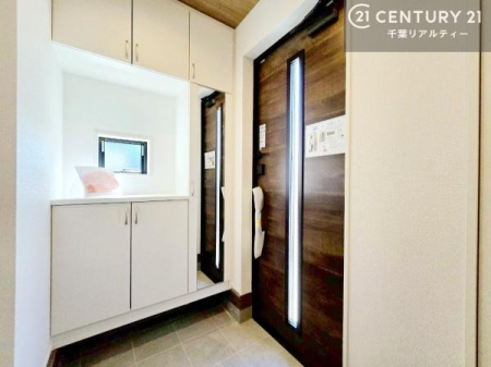 ���� �V���[�Y�{�b�N�X�t���Ȃ̂ŁA���ւ��Еt�����|�������₷���ł��I
�X�b�L���������ւŌ˂��J�����u�ԁA�������̂���S�n������Ԃ��o�}���Ă���܂��B