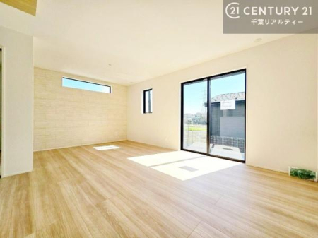 ���r���O �S�n�ǂ����r���O�͉Ƒ������R�ƏW�܂�܂��B�Ƒ��c�R�̎��Ԃ����������ł��B���Ƒ��ƁA����w�[���������Ԃ��߂��������ł��ˁB