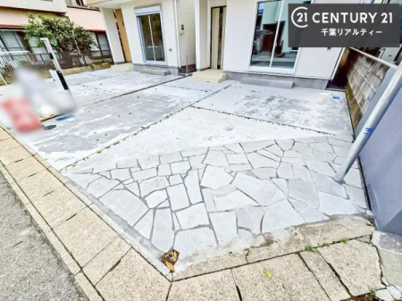 ���ԏ� ���ԃX�y�[�X��2�䕪����܂��I�Z�J���h�J�[�͂������A�o�C�N�⎩�]�ԂȂǂ��u���ꏊ�ɍ���܂���B