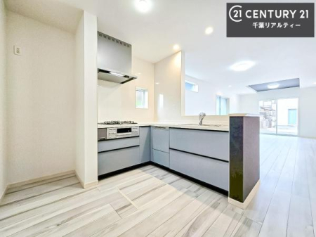 �L�b�`�� ��Ƃ肠�钲���X�y�[�X�ō�Ƃ����₷�����K�ȃL�b�`���ł��I
���q�l�ƈꏏ�ɂ��َq������y���߂�L�X�X�y�[�X�ł��B�y�����������ԂɂȂ肻���ł��ˁI