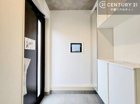 ���� �V���[�Y�{�b�N�X�t���B���ւ��Еt�����|�������₷���ł��I
�X�b�L���������ւŌ˂��J�����u�ԁA�������̂���S�n������Ԃ��o�}���Ă���܂��B