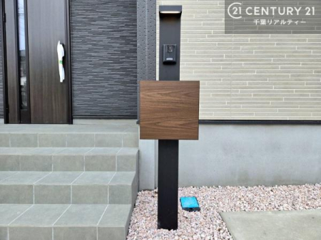 ���̑����n ���ւ܂�����������Ɖ��o����A�X�}�[�g�ȃ|�X�g��ݒu�B�O�σf�U�C���ɔ������n�����݁A�@�\���ƃf�U�C���������˔������d�オ��ł��B