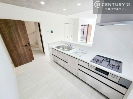 �L�b�`�� ��l�C�̑Ζʎ��V�X�e���L�b�`�����̗p���Ă��܂��I���Ƒ��̃R�~���j�P�[�V���������R�Ƒ�����݌v�ł��B
���q�l�ɂ��ڂ��͂��̂Ŋ������ł��ˁB���[�͂�����܂��I