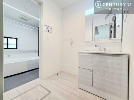 ���ʑ�E���ʏ� �O�ʋ��d�l�̐��ʏ��́A�g�����Ȃ݂����₷������I���͎��[�ɂȂ��Ă��܂��B�h���C���[�₨���ϓ����Еt������̂Ő��ʑ������X�b�L���ƌ����邱�Ƃ��o���܂��I