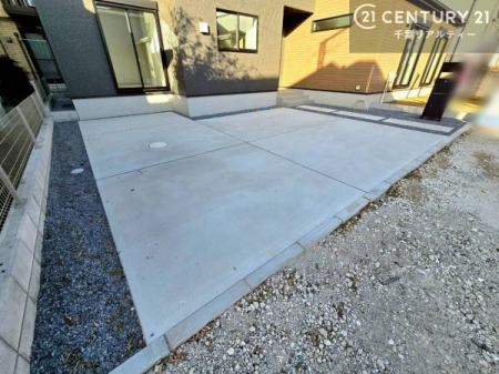 ���ԏ� ���ԃX�y�[�X��3�䕪����܂��I�Z�J���h�J�[�͂������A�o�C�N�⎩�]�ԂȂǂ��u���ꏊ�ɍ���܂���B