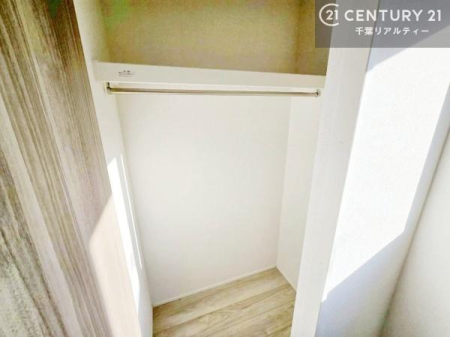 �q������ ���[�X�y�[�X���������Ă���A�ߗނ₨������A�w�p�i�Ȃǂ��������萮���ł��܂��B���������L���g���邽�߁A���K�Ő������Z��Ԃ��������܂��B