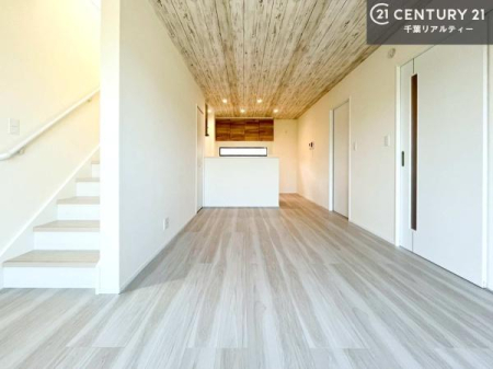 ���r���O �D�����z���܂肪���r���O����ł���ċ��S�n�̗ǂ���Ԃ����o���Ă���܂��I
���났�̎��Ԃ��߂����܂��I