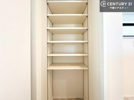 ���[ �p���g���[�t���I���Ă�������A�H�ނ̃X�g�b�N���X�b�L�����ڂ��邱�Ƃ��ł��܂��I
���񌻒n�ł��m���߂��������B