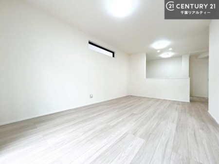 ���r���O �J�����̂���L�XLDK�I�\�t�@�[��_�C�j���O�e�[�u����u���Ă������ɂȂ�Ȃ��̂ŉ��K�ɉ߂����܂��I�R�~���j�P�[�V���������₷�����r���O�ł��I