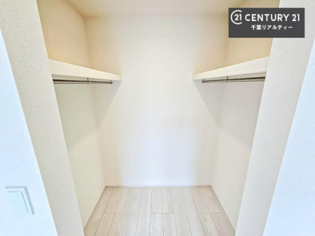 ���[ �E�H�[�N�C���N���[�[�b�g�t���ł��B��������̂��m���Ȃǂ����[���Ă��������ł��ˁI���ɂ���@�������ȂǋG�ߕ��̑傫�ȉƓd�����[�ł��܂��B