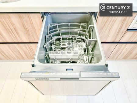 �L�b�`�� �H��@�t���̃L�b�`���ł��I�Z���������r��h�~�Ƃ��đ�ϊ��􂷂�֗��Ȏd�l�ł��I�r���g�C���Ȃ̂ŃL�b�`���̏ꏊ����炸�����X�y�[�X���L���g�����Ƃ��o���܂��I