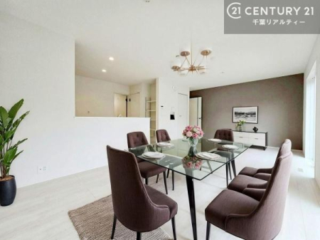 ���r���O �Ƌ��CG�p�[�X�ł��B��؂ȉƑ����W�܂邩�炱��LDK�ɂ͂�����肽���B
�q�����������C�ɏ΂��Ȃ��瑖�����Ă���p�����������u�L���Ƃɂ��ėǂ������v�Ǝv���u�Ԃł��B