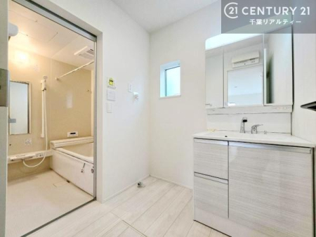 ���ʑ�E���ʏ� �O�ʋ��d�l�̐��ʏ��́A�g�����Ȃ݂����₷������I���͎��[�ɂȂ��Ă��܂��B�h���C���[�₨���ϓ����Еt������̂Ő��ʑ������X�b�L���ƌ����邱�Ƃ��o���܂��I