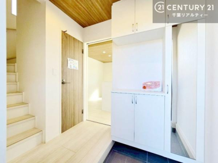 ���� �V���[�Y�{�b�N�X�t���Ȃ̂ŁA���ւ��Еt�����|�������₷���ł��I
�X�b�L���������ւŌ˂��J�����u�ԁA�������̂���S�n������Ԃ��o�}���Ă���܂��B