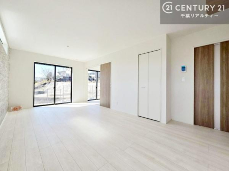 ���r���O �傫�ȑ����炽���Ղ�̗z���������閾�邢���r���O�B�J�����̂��郊�r���O�ŉƑ��c���̂��났�̎��Ԃ��߂����܂��I�����̂����w�\�ł��I���񌻒n�ŗz������Ȃǂ��̊����������܂��I