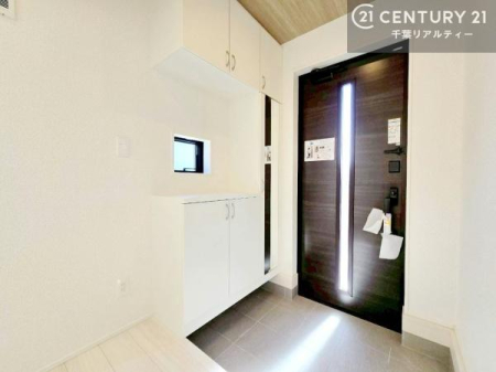 ���� �V���[�Y�{�b�N�X�t���Ȃ̂ŁA���ւ��Еt�����|�������₷���ł��I
�X�b�L���������ւŌ˂��J�����u�ԁA�������̂���S�n������Ԃ��o�}���Ă���܂��B