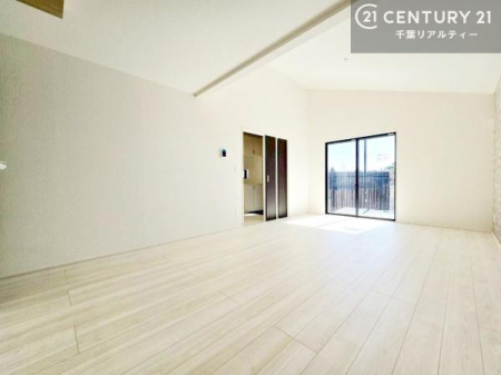 ���r���O �S�n�ǂ����r���O�͉Ƒ������R�ƏW�܂�܂��B�Ƒ��c�R�̎��Ԃ����������ł��B���Ƒ��ƁA����w�[���������Ԃ��߂��������ł��ˁB