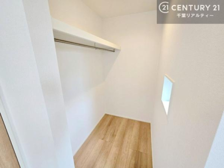 ���[ �E�H�[�N�C���N���[�[�b�g�t���ł��B��������̂��m���Ȃǂ����[���Ă��������ł��ˁI���ɂ���@�������ȂǋG�ߕ��̑傫�ȉƓd�����[�ł��܂��B