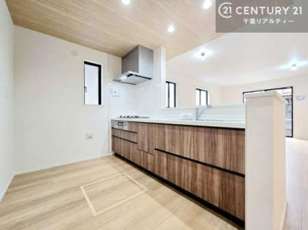 �L�b�`�� ���[�X�y�[�X���[�����Ă���A�L�b�`���܂�����������ƕۂ��Ȃ���A�L�X�Ƃ��������X�y�[�X���m�ہB���K�ȍ�Ɗ��ŁA�����̂����������X���[�Y�ɂ͂��ǂ�܂��B