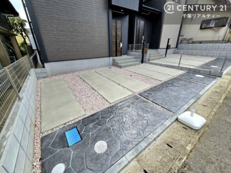 ���ԏ� ���ԃX�y�[�X��2�䕪����܂��I�Z�J���h�J�[�͂������A�o�C�N�⎩�]�ԂȂǂ��u���ꏊ�ɍ���܂���B