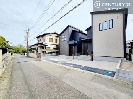 �O�ʓ��H�܂ތ��n�ʐ^ �S�䂭�܂Ō��n����������������悤�A�����ē��̂��p�ӂ������Ă���܂��B���C�y�ɂ��₢���킹�̏�A���z�̕�炵�ւ̈�������i�߂��������I